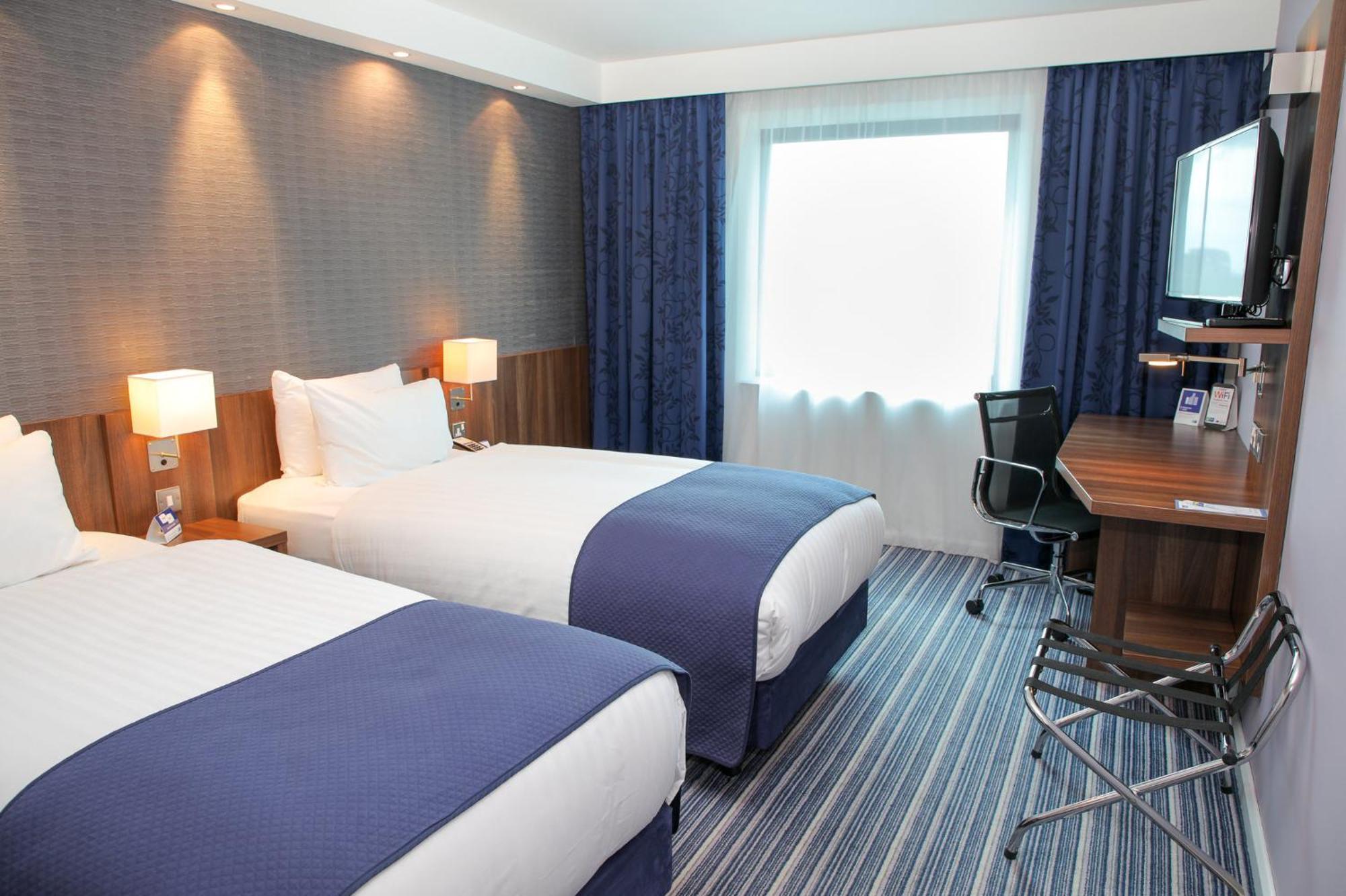 Standaard Tweepersoonskamer met 2 Aparte Bedden en Gratis Warm Ontbijt